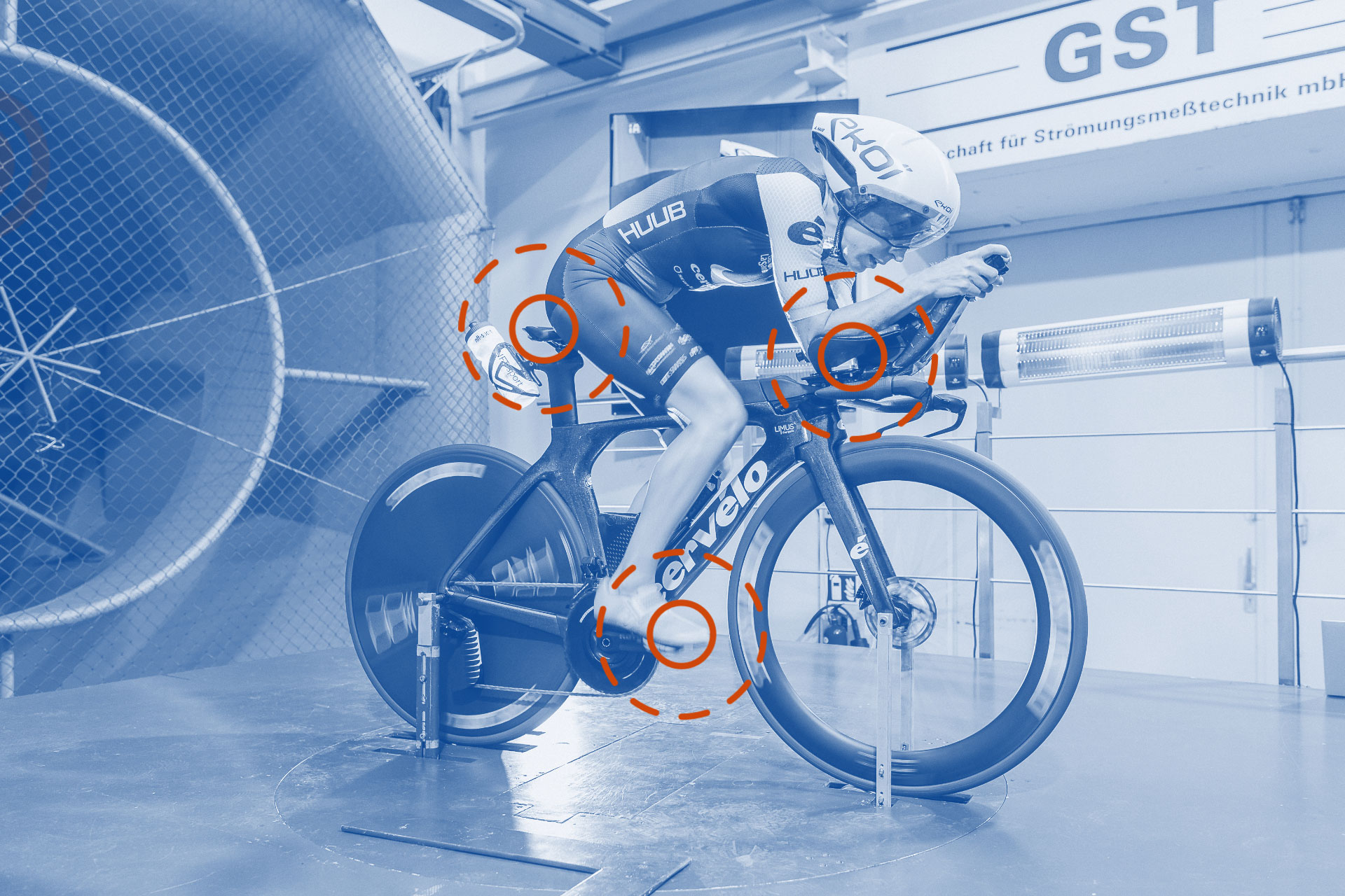 Anne Haug im Windkanal